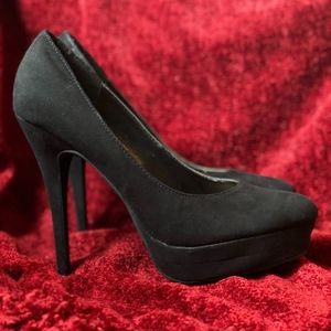 Lauren Conrad 5" Black Suede Heels That Slay 💓✨✨